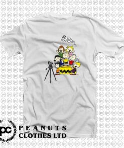 Peanuts Gather To Take Pictures Snoopy o